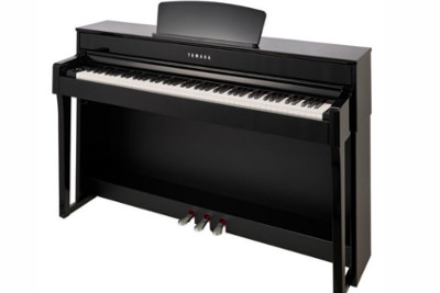 Yamaha CLP 735 PE